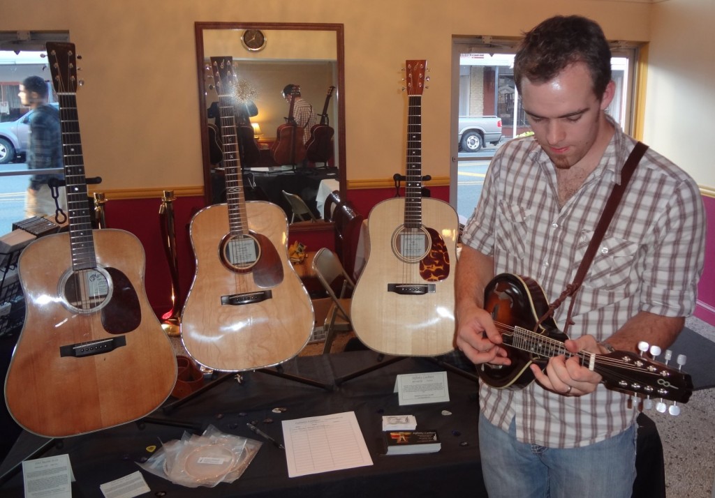 Kyle Triplett at it again with the Infinity A model mandolin.